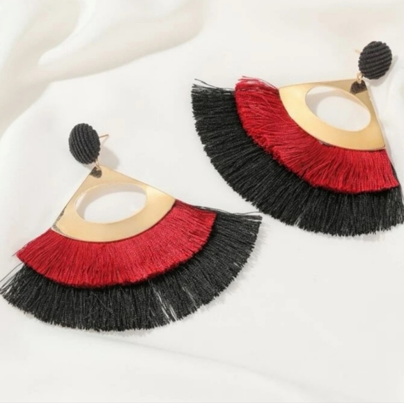 NEW Gold Fanned Tassel Earrings - Picture 3 of 4
